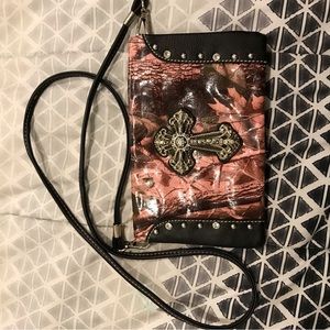 Pretty cross handbag